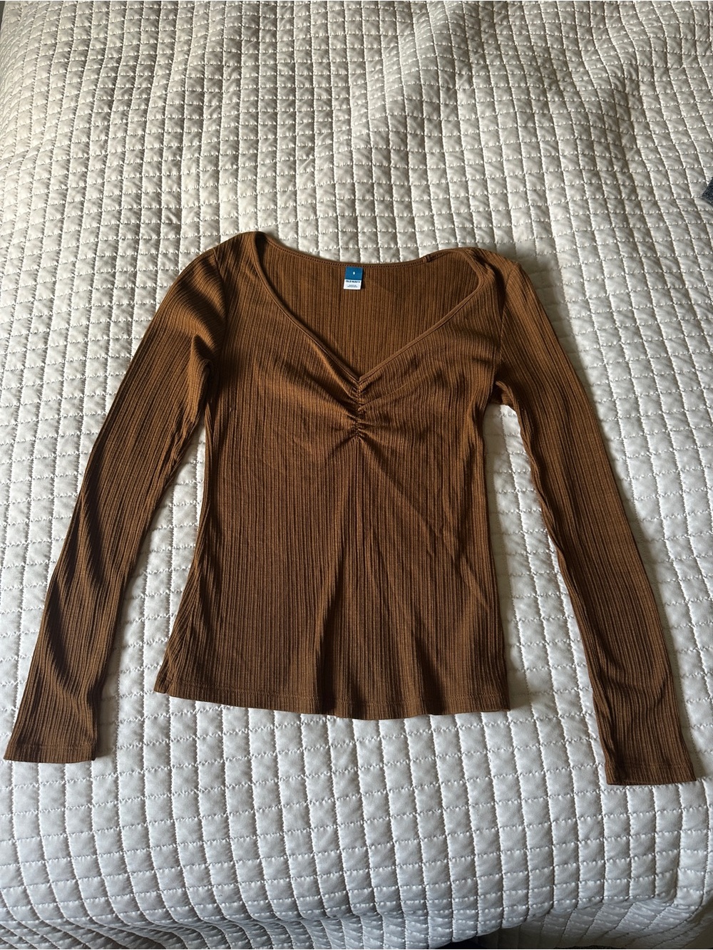 Old Navy Women’s Ribbed Long-Sleeve V-Neck Top